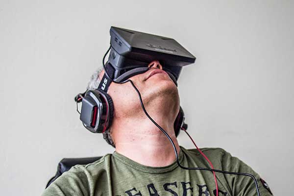 Orlovsky_and_Oculus_Rift-smaller
