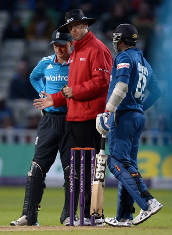 Tension mounts: Umpire Michael Gough speaks with Jos Buttler and Angelo Mathews. Photo: Getty
