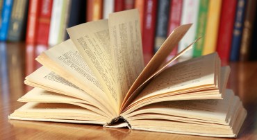 Reading to children can be helpful to their development for school. Photo: Shutterstock.