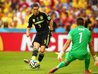 Fernando Torres prepares to put the ball past Mat Ryan for Spain's second goal. Photo: Getty