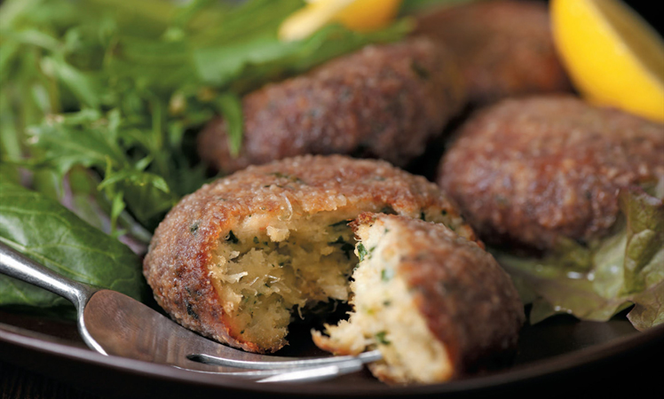 COOKED_crab_cakes_recipe_748X450