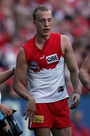Guts: Ted Richards after being knocked out in 2006. Photo: Getty