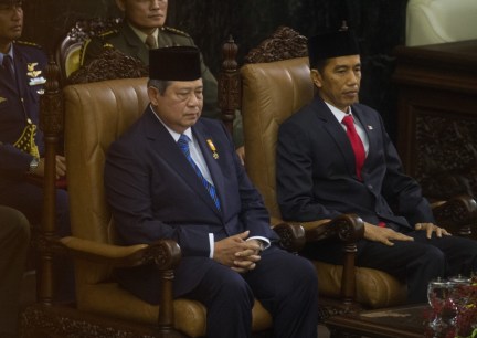 The elected President of Indonesia, Joko Widodo (R) with former President Susilo Bambang Yudhoyono. Photo: AAP