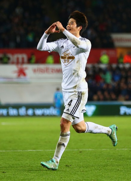 Ki Sung Yueng in action for Swansea City