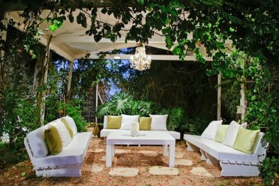 Bring the inside out to stay on trend. Photo: Shutterstock
