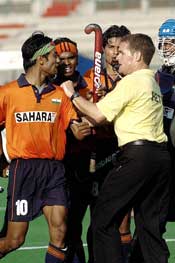 India players surround the official. Photo: Getty