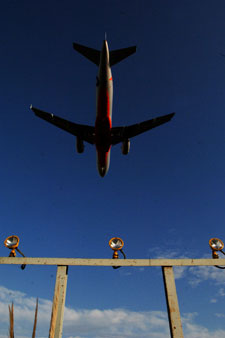 A plane prepares to land in Sydney. Photo: AAP