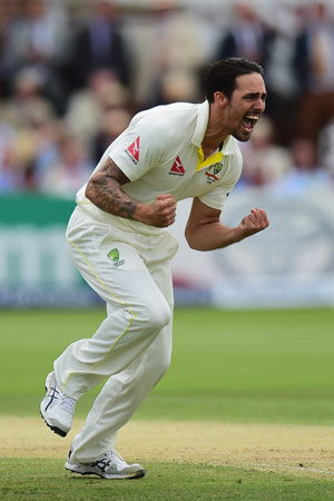Mitchell Johnson's short balls caused several problems for England. Photo: Getty