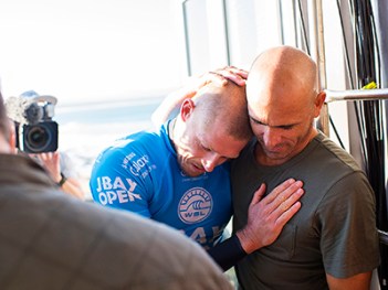 SURFING MICK FANNING SHARK ATTACK SOUTH AFRICA