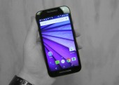 moto-g-in-hand