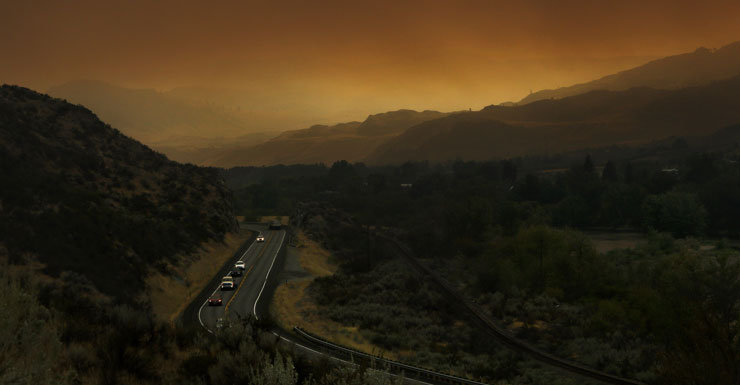 Smoke from the Okanogan County fire fills the sky over Highway 97 on August 21, as wildfires continue to burn throughout north-central Washington. Photo: AAP
