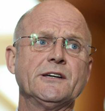 Mr Leyonhjelm calls on the PM to create new Uber laws for the whole country.