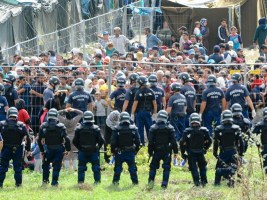 riot police6751938-3x2-700x467