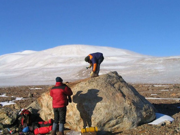 The researchers will fly in and out of rarely- visited ice free areas, along a stretch of coastline about 1,000km long.