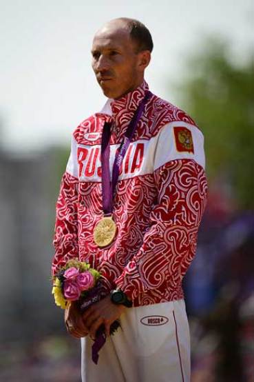 Sergey Kirdyapkin enjoying his moment in the sun - a moment that should have been Jared Tallent's. Photo: Getty