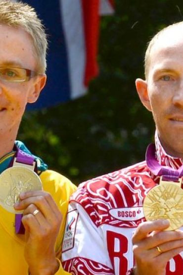 Tallent approaches the finish line at the Beijing Olympics, where he also won silver.