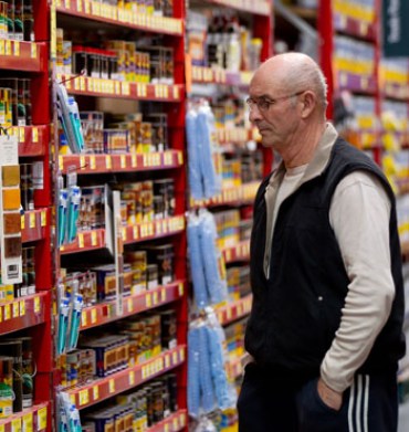 A major price war could be emerging in Australia with some big-name home improvement brands involved.