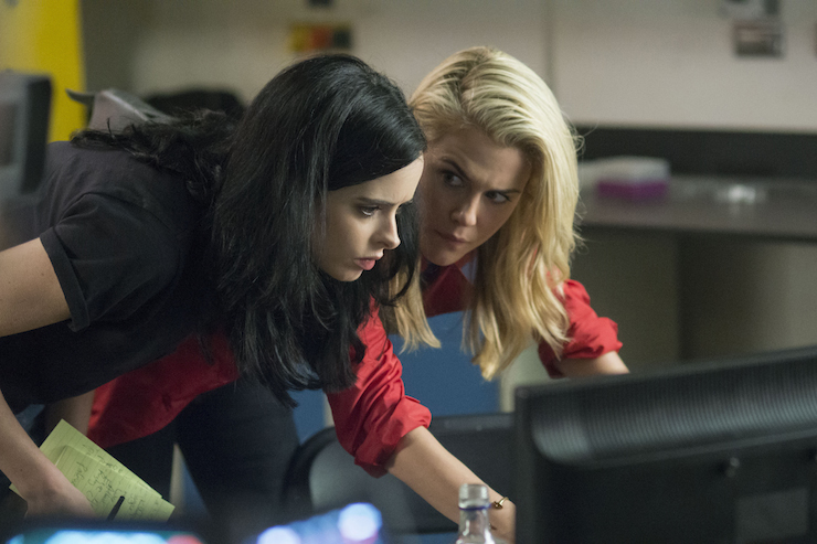 Krysten Ritter as Jessica Jones (left) and Rachael Tayloras Trish Taylor.