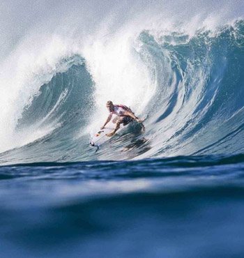 Mick Fanning won his third-round heat at the Pipe Maters in Hawaii.