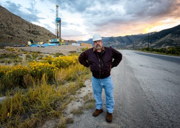 us shale oil worker