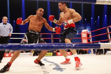Sam Soliman (left) recorded a positive test after this fight with Felix Sturm, but his B sample was tested independently and found to be clean. Photo: AAP