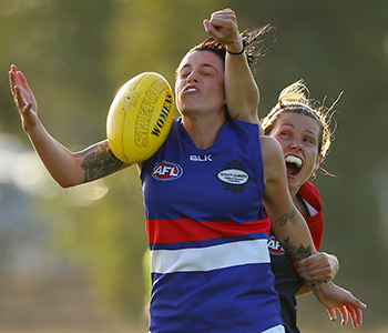 MELBOURNE, AUSTRALIA - MARCH 06: Bree White of the Demons spoils a mark by Jessica Trend of the Bulldogs during the Women's AFL Exhibition Match between the Western Bulldogs and the Melbourne Demons at Highgate Reserve on March 6, 2016 in Melbourne, Australia. (Photo by Quinn Rooney/Getty Images)