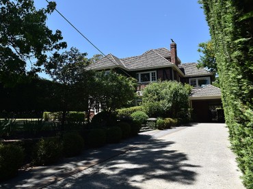A house in Melbourne's Hawthorn East that was bought by a Chinese investor at auction last year for $5.2 million, is seen pictured Wednesday, 18 Nov. 2015. The investor will be forced to sell by the Australian Taxation Office for breaching foreign investment laws.