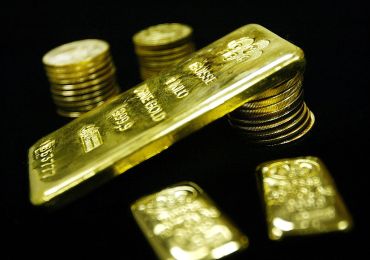 NEW YORK - JANUARY 9: Gold bullion bars and coins are seen for sale at Manfra, Tordella and Brookes, Inc. January 9, 2003 in New York City. The price of gold has risen by nearly 30 percent over the past year with investors looking for stability as war with Iraq has become more likely. (Photo by Mario Tama/Getty Images)