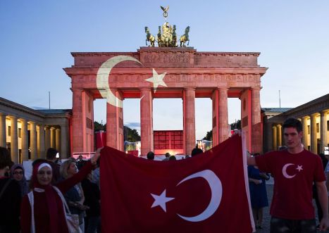 The Turkish flag is projected on Berlin's Brandenburg Gate. Photo: Getty.