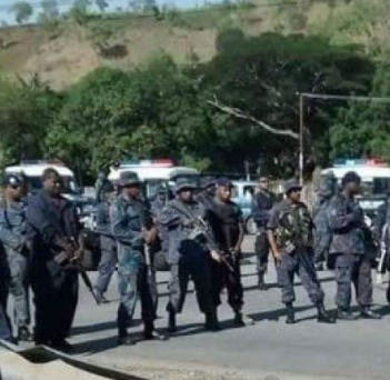 Police form a line at the rally in Port Moresby. Photo: Twitter