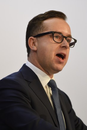 qantas profit
