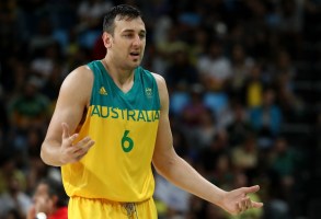 Andrew Bogut was fouled out early in the third quarter. Photo: Getty/Christian Petersen