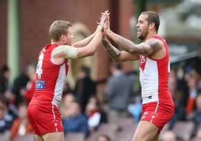 Dan Hannebery celebrates a goal with Franklin.