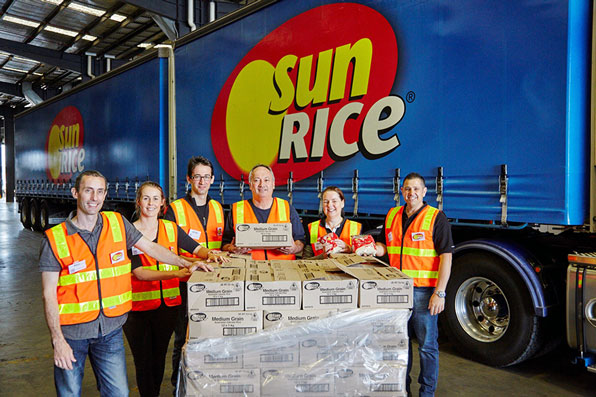 sunrice-team-with-donation-to-foodbank-dec-2015