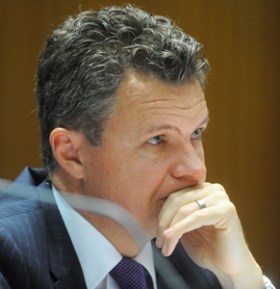 Committee deputy chair Matt Thistlethwaite is says he and the other three non-government MPs won't have enough time to grill the four bank bosses. Photo: AAP