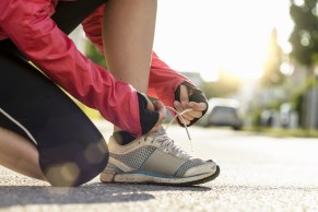 jogger-tying-shoe-lace
