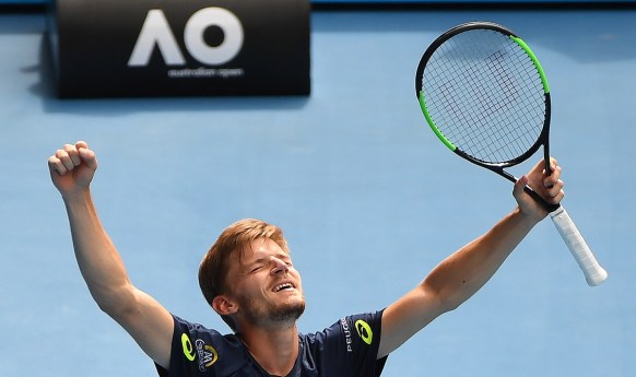 Jo-Wilfried Tsonga ballgirl