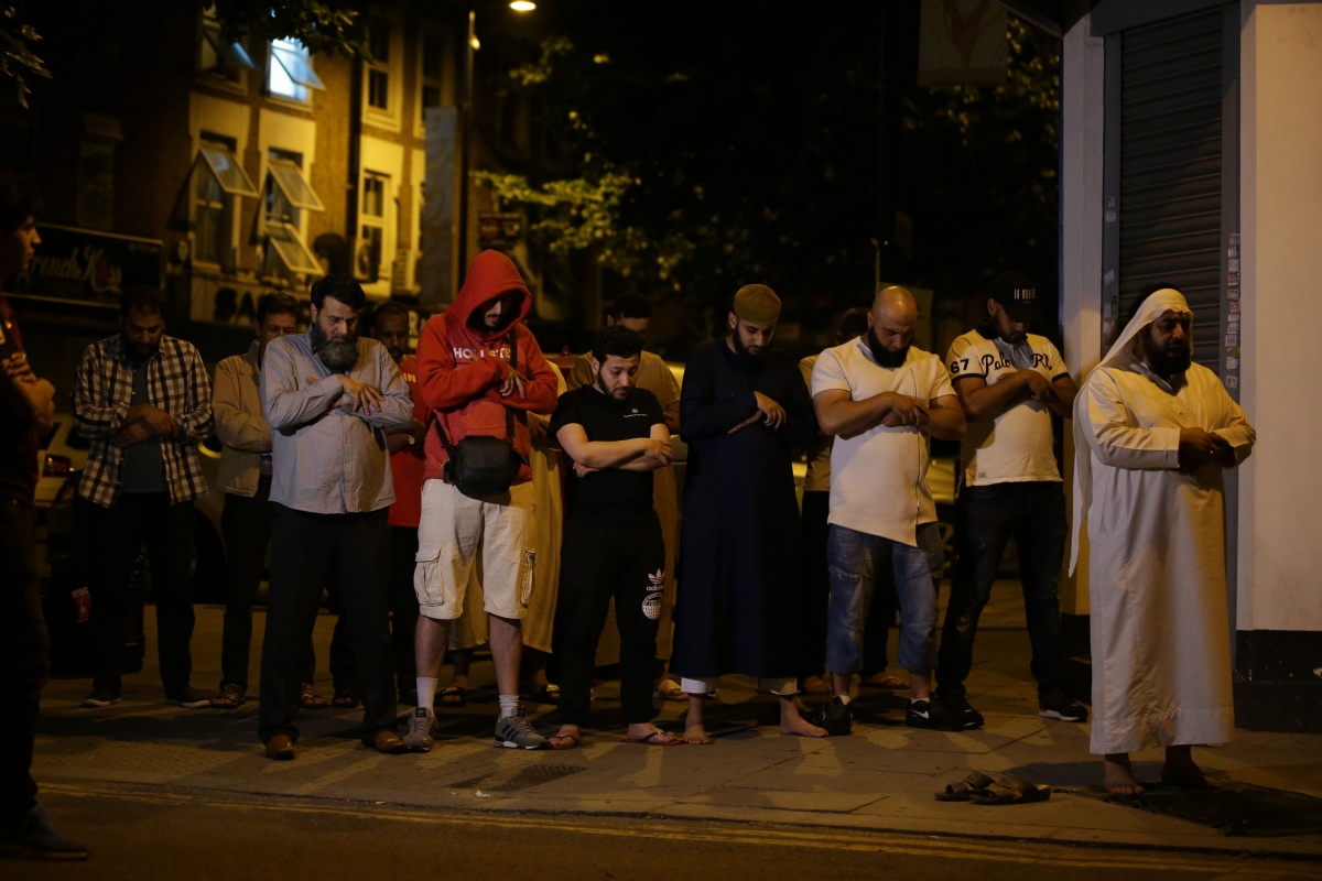 pray London mosque Muslim