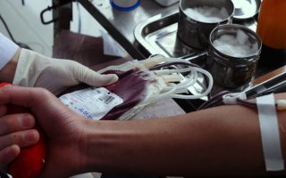 Researchers develop a blood test to diagnose early onset Alzheimer's.