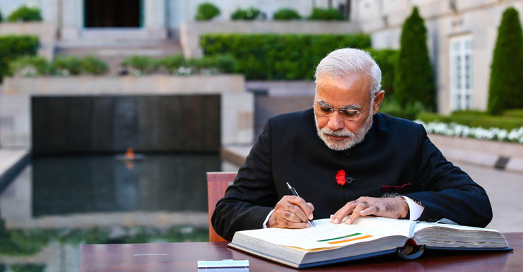 Indian PM Narendra Modi visits war memorial