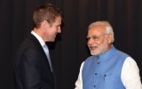 Narendra Modi shakes hands with NSW Premier Mike Baird.