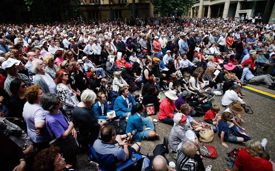 Gough Whitlam memorial crowds