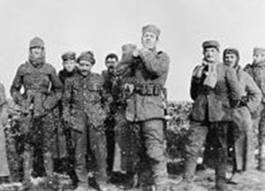 British and German troops mingle in no man's land, Christmas 1914.