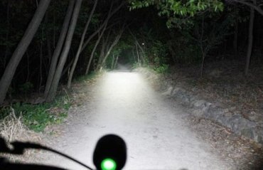 easyacc-cycling-headlight-bicycle-lights-bike-lamp-with-usb-cable-3-mode-1200-lumens-cree-xml-t6-led_14077_500