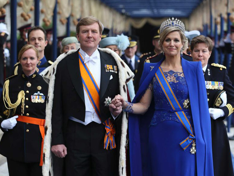 King Willem-Alexander works as a pilot