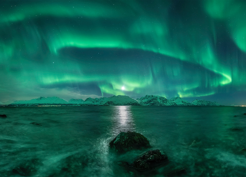 A photo competition reveals the beauty of space. Royal Museums Greenwich.
