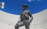 winton banjo paterson statue
