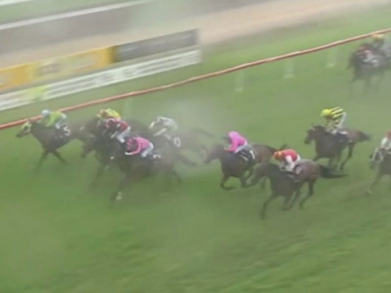 Race Grafton, NSW, wild weather