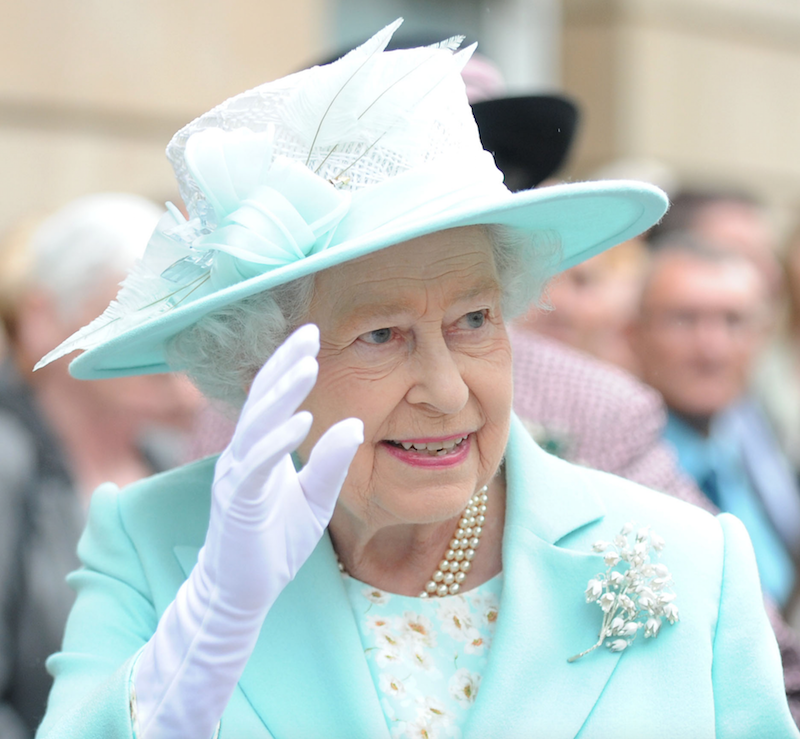 getty queen elisabeth II waves