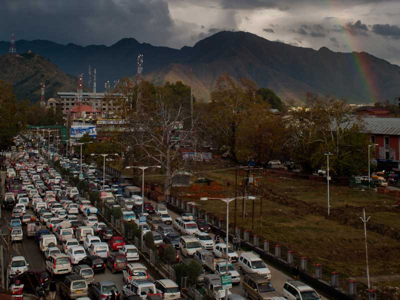 India traffic jam, Afghan earthquake